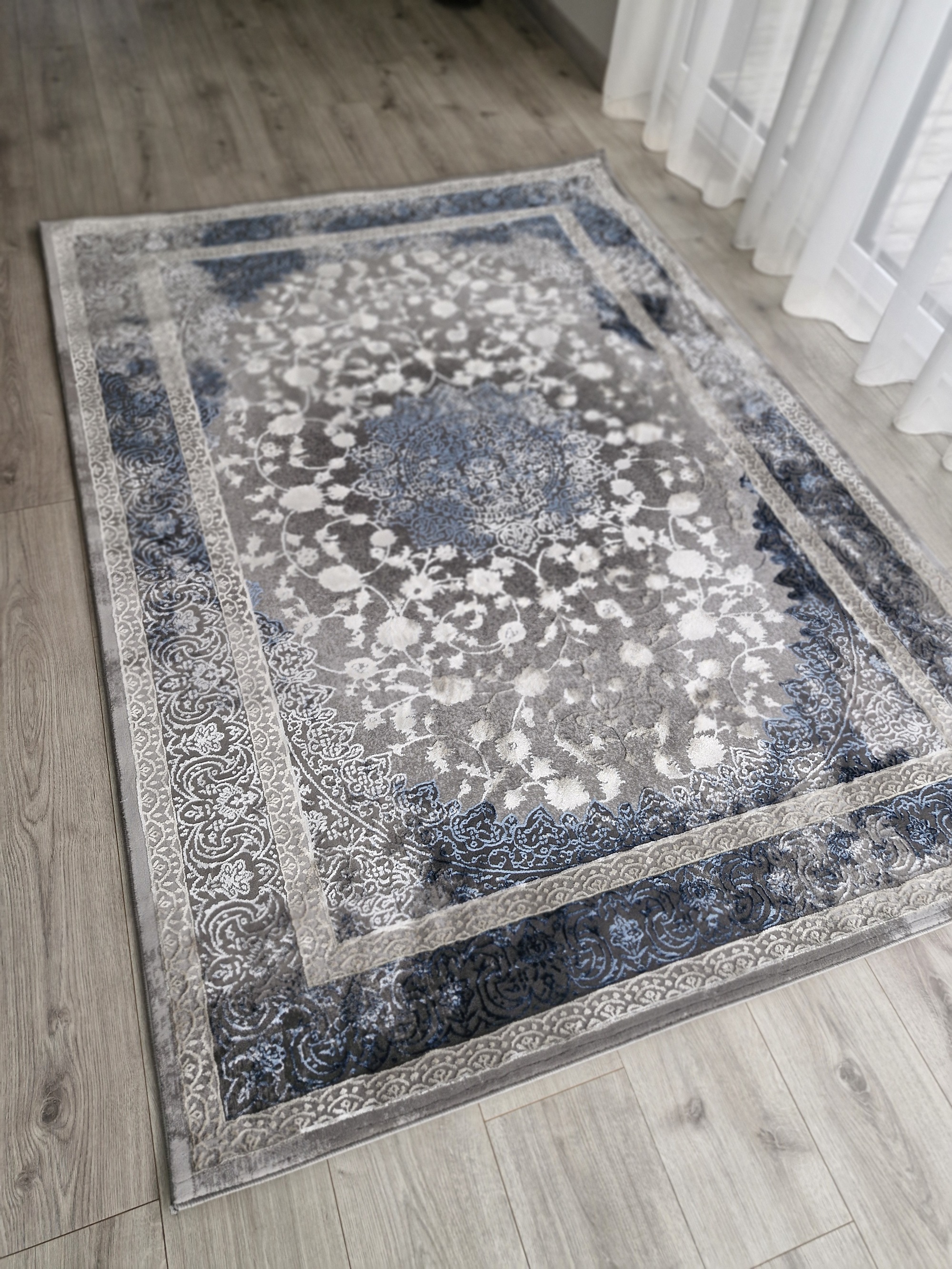 Kilimas "Melsvasis debesėlis"