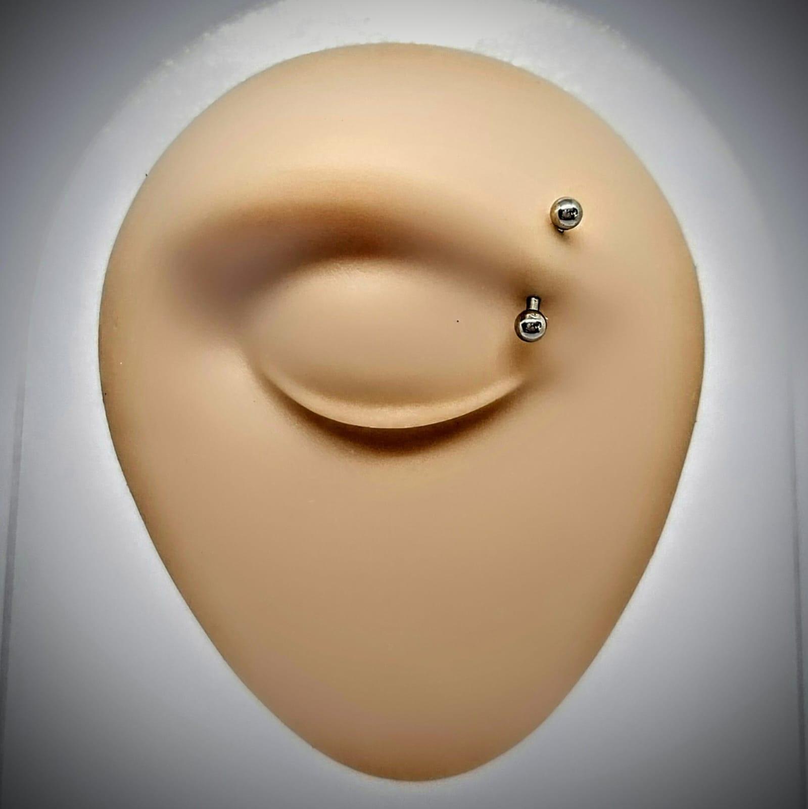 PERFURAÇÃO SOBRANCELHA