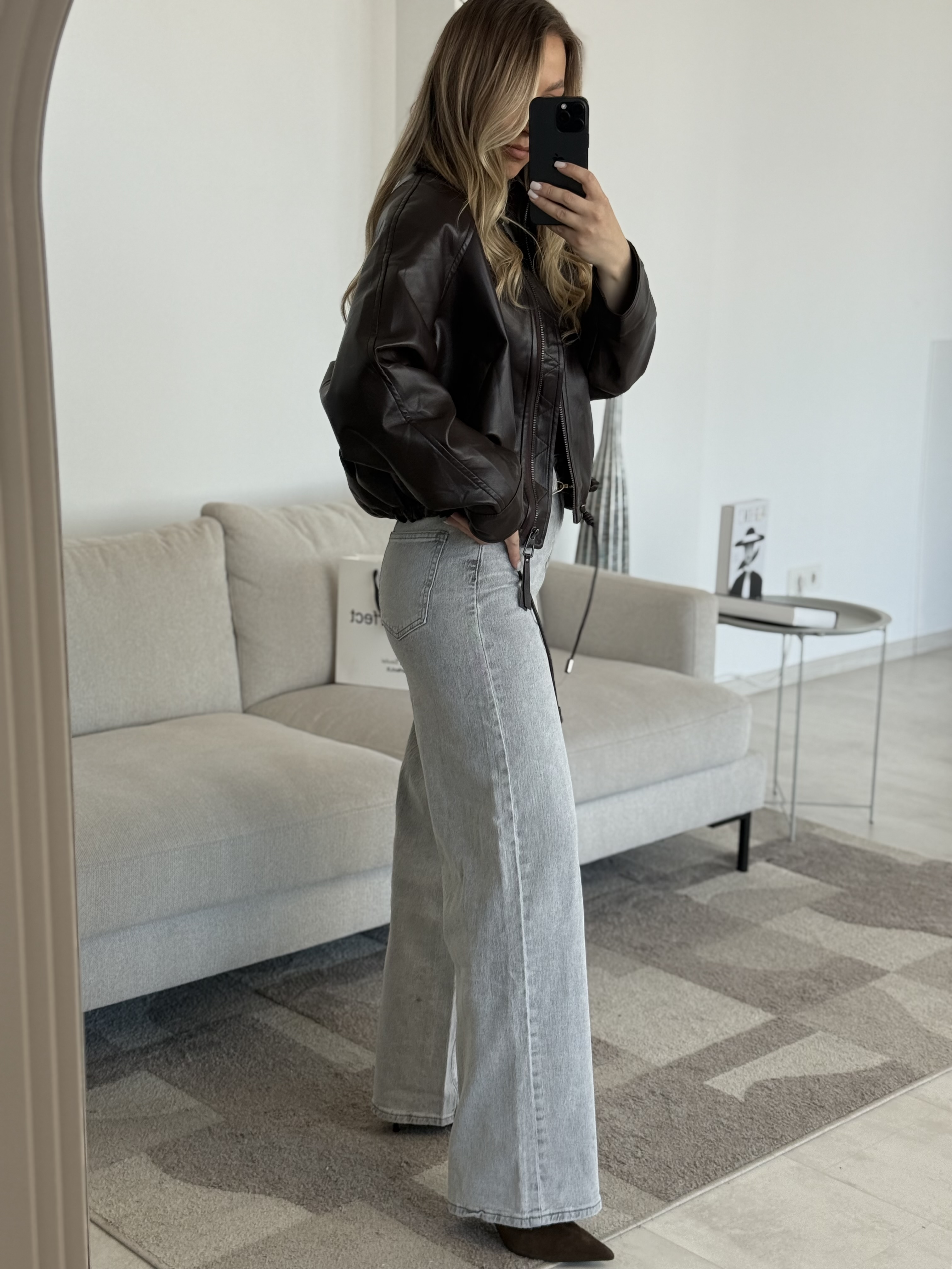 Tiesaus kirpimo šviesiai pilki džinsai | 246