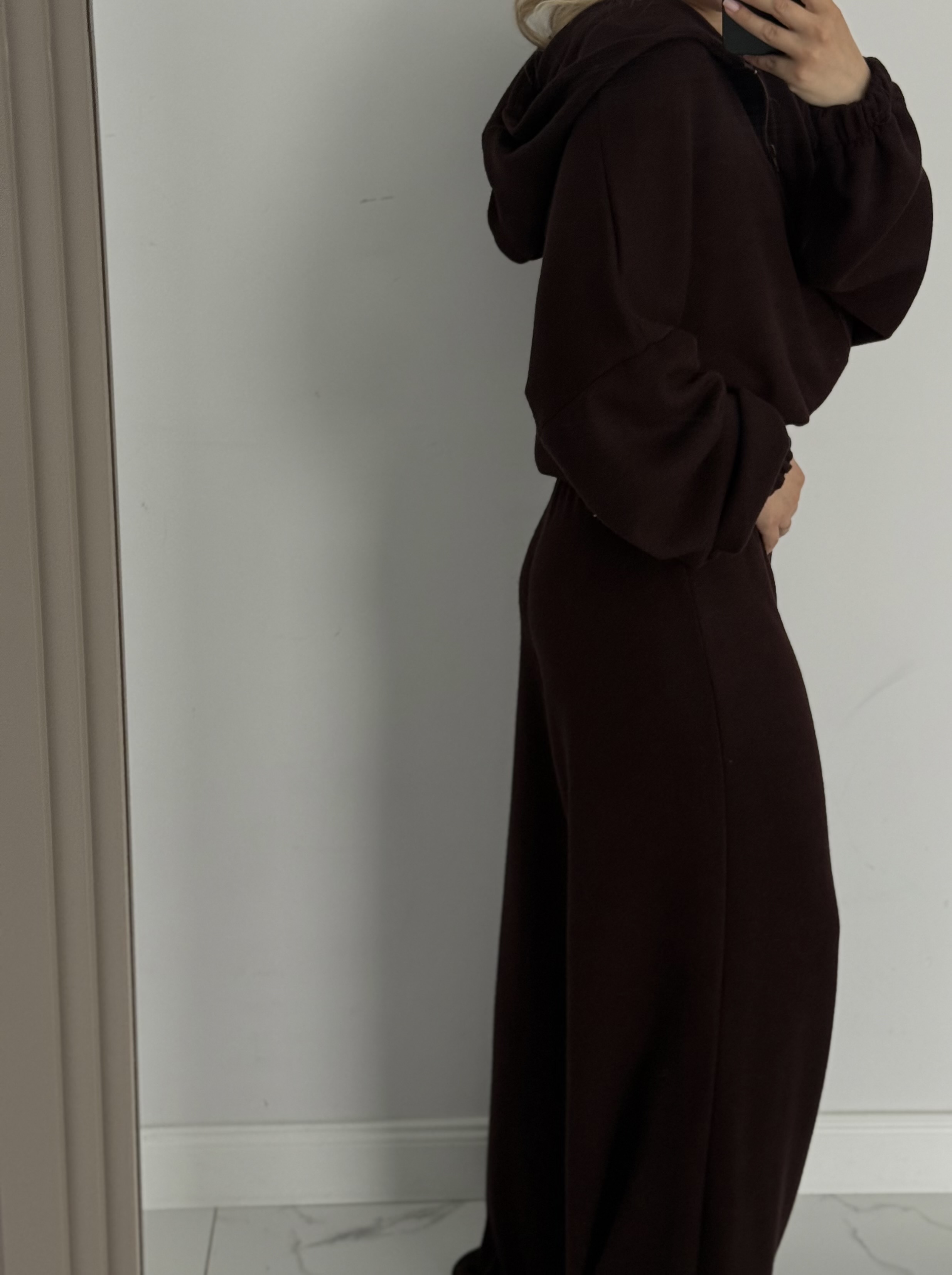 Megztas švelnus kostiumėlis black chocolate | 192