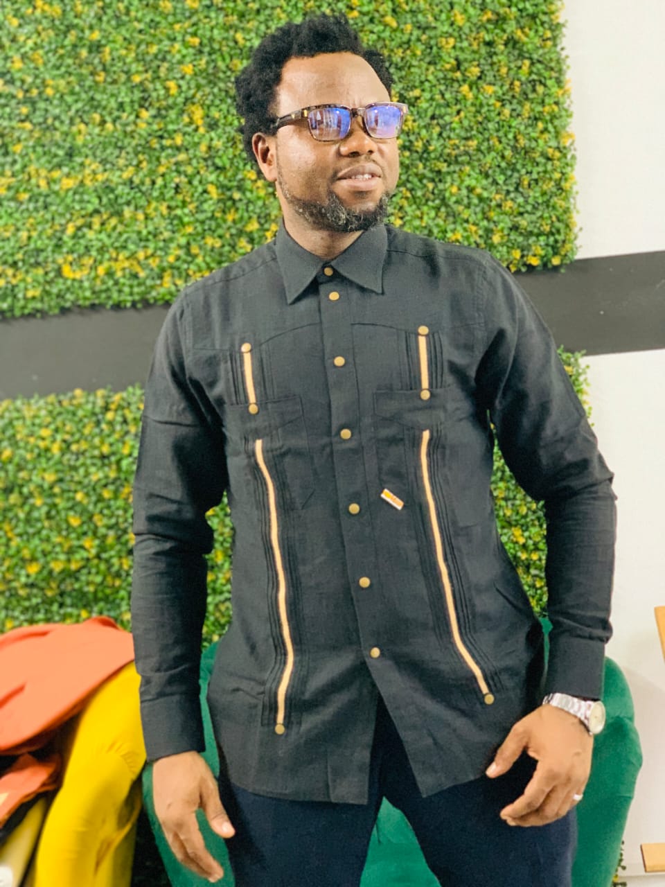 Chemise noire à détails zippés