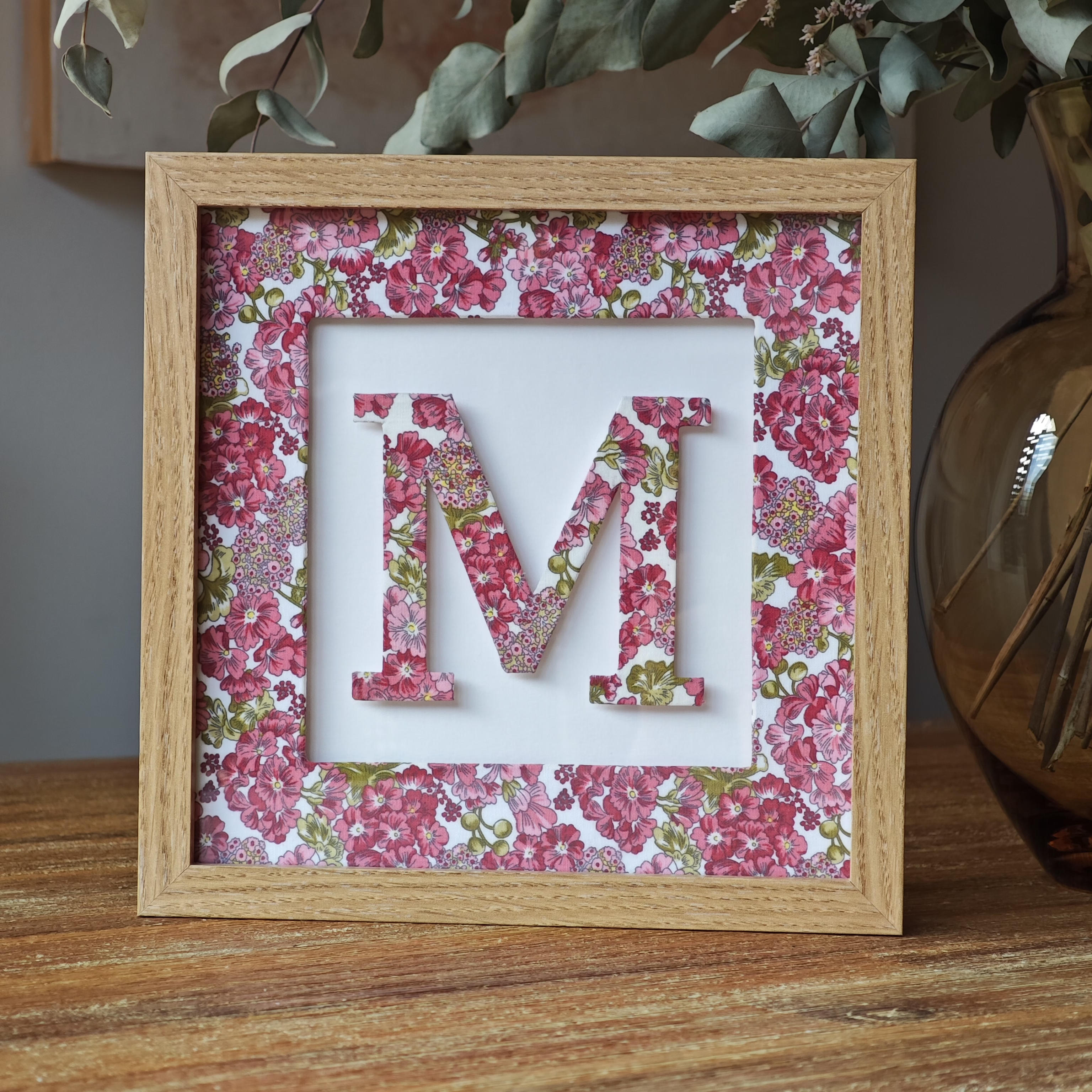 Inicial Flores de Abril - Madera Mediano