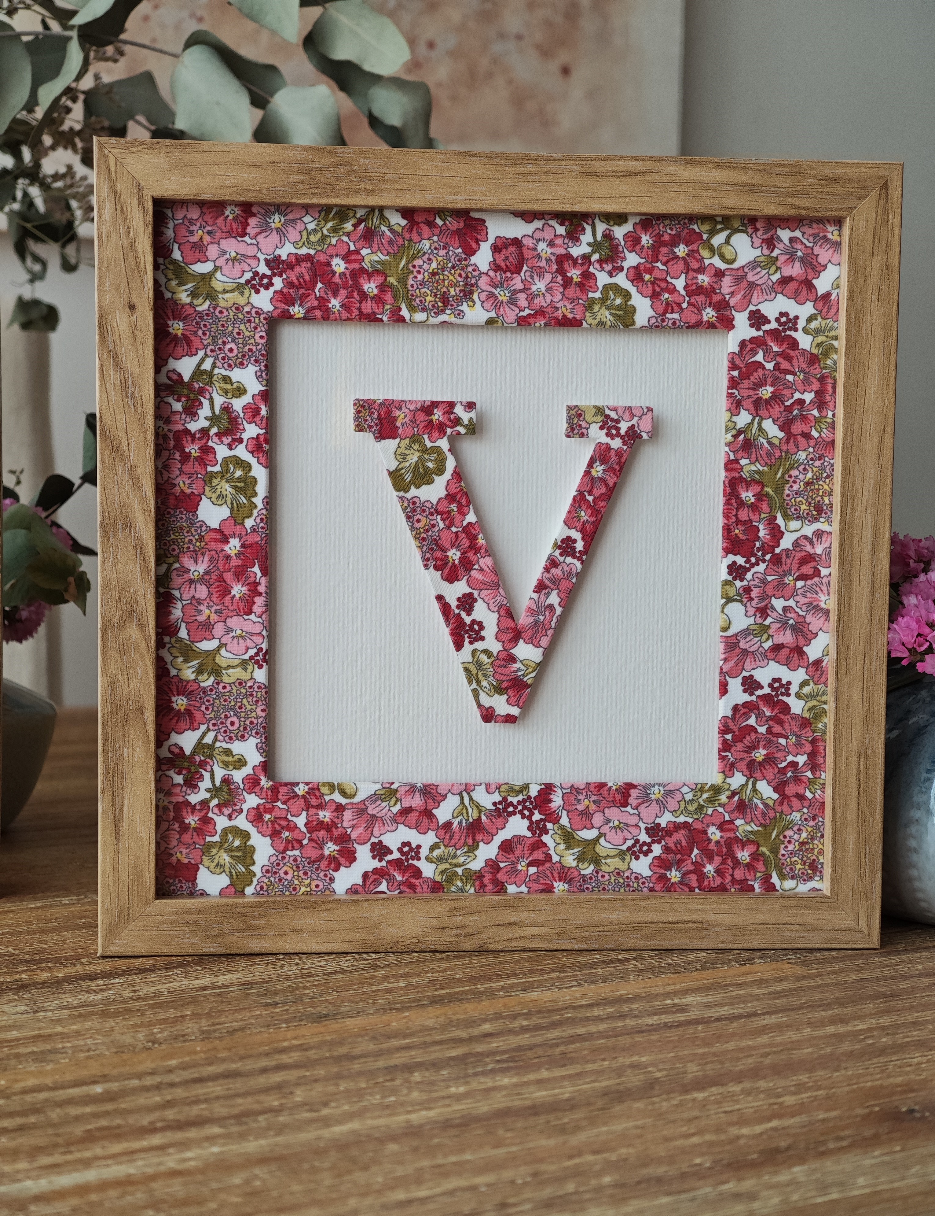 Inicial Flores de Abril - Madera Mediano