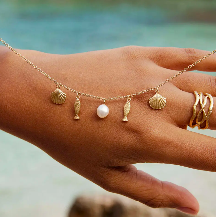 Seashells, Poissons and Pearls Charm Necklace