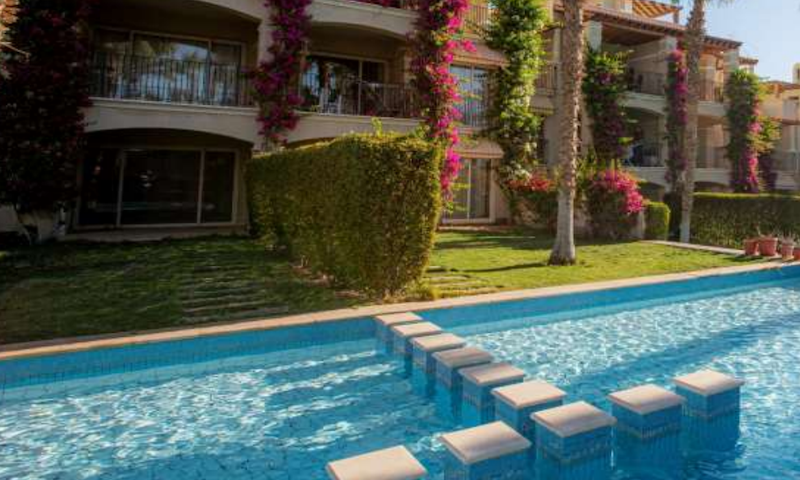 Luxury Apartment with Pool View