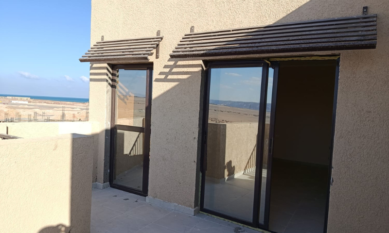 Luxury Almaza Suites: Studio with large balcony