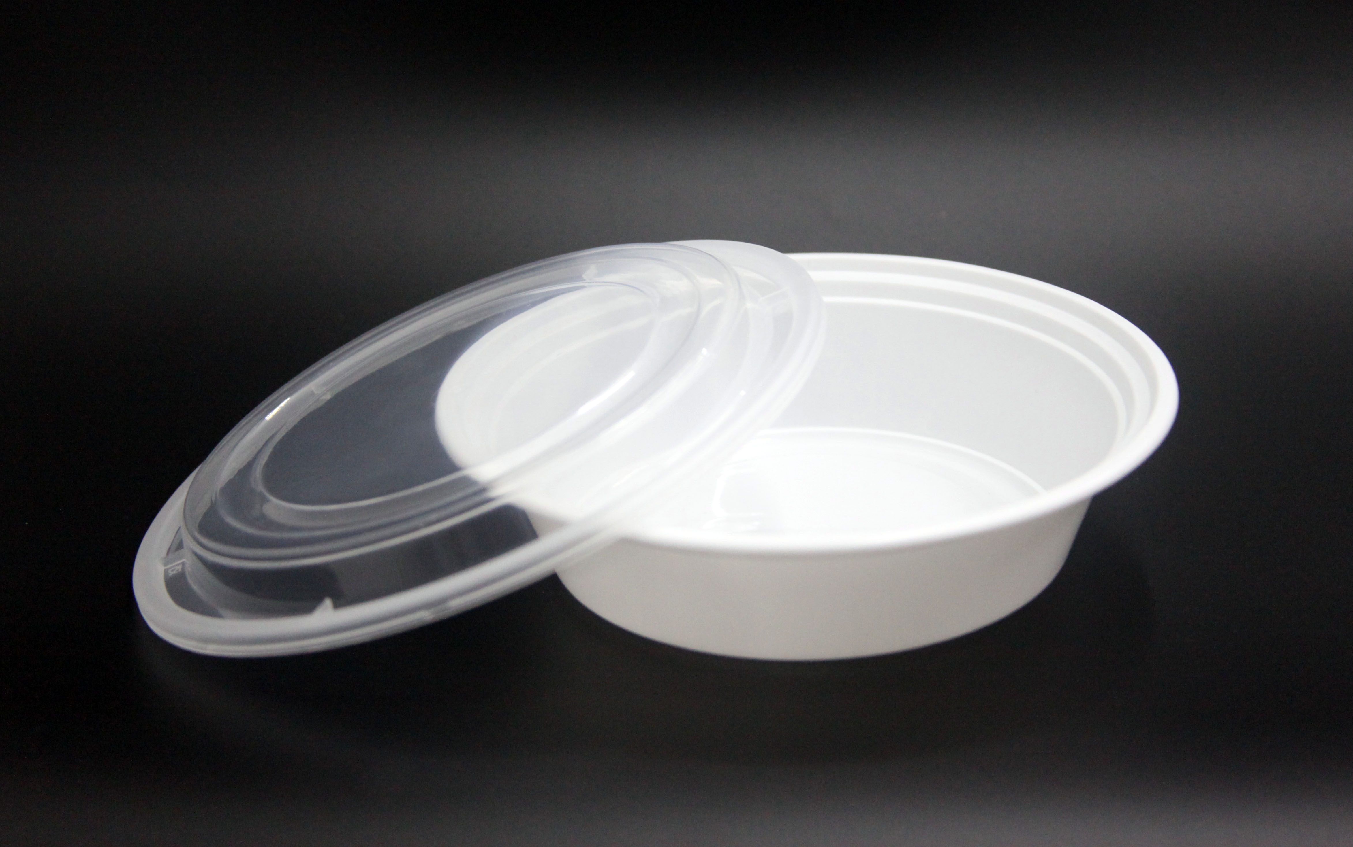 Microwavable White Round container with clear lids included 