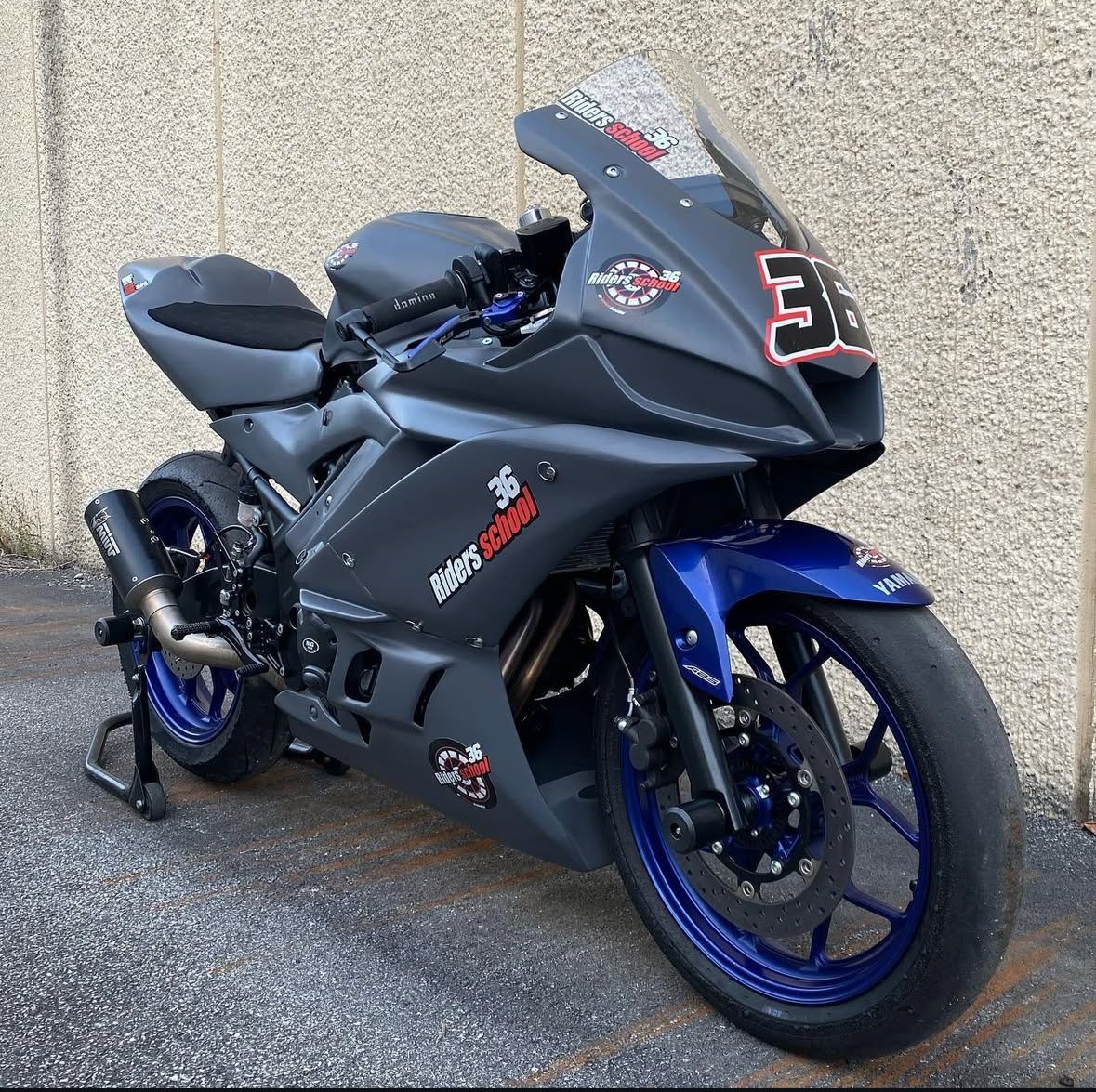 Noleggio Yamaha R3 specifica civ