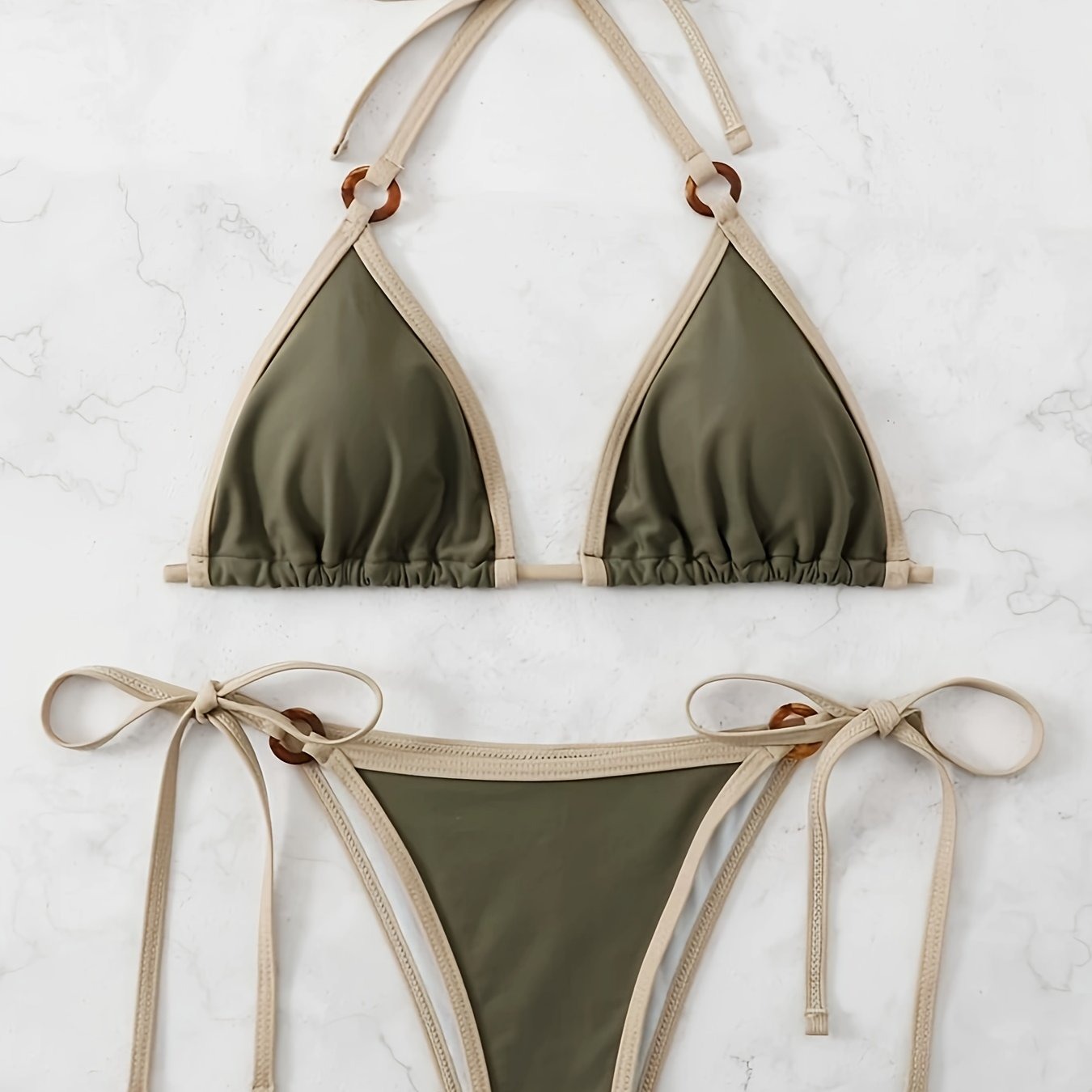 Bikini Triangular GIMAR en Verde Oliva – Ajuste Perfecto y Toque Natural