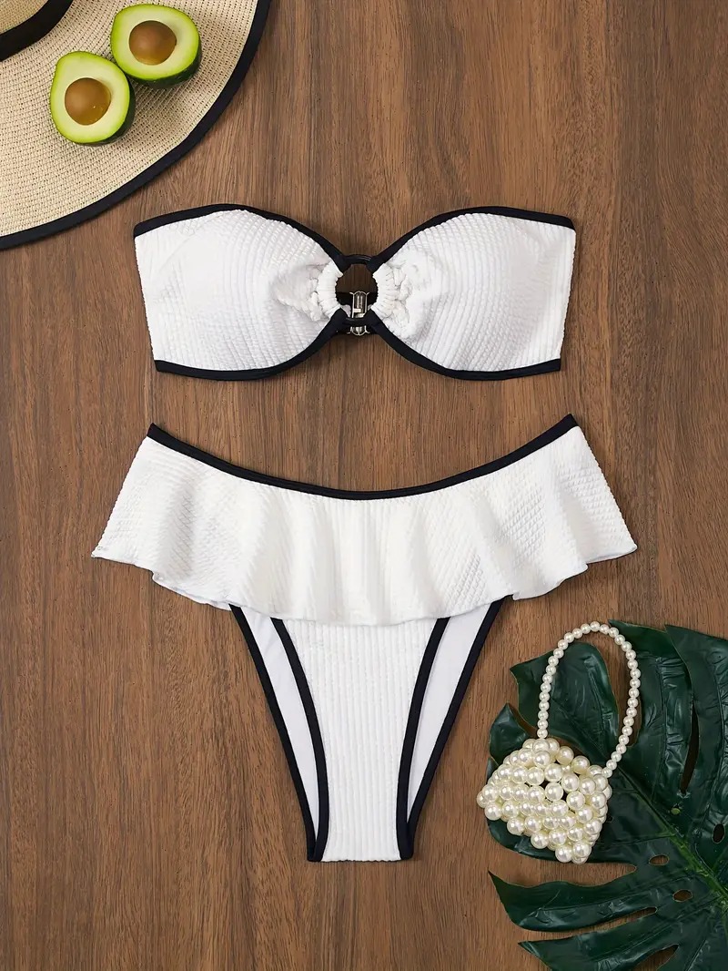 Bikini blanco con ribetes negros