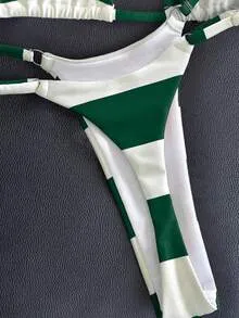 Bikini de rayas verdes y blancas