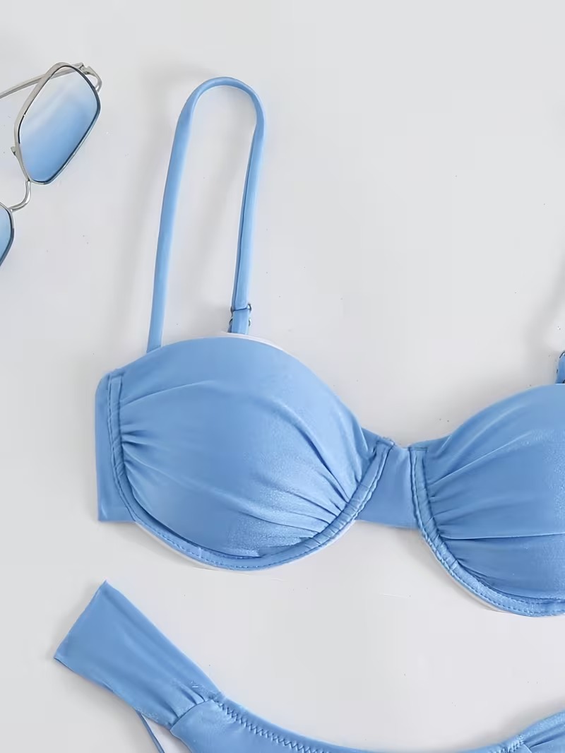 Bikini azul claro