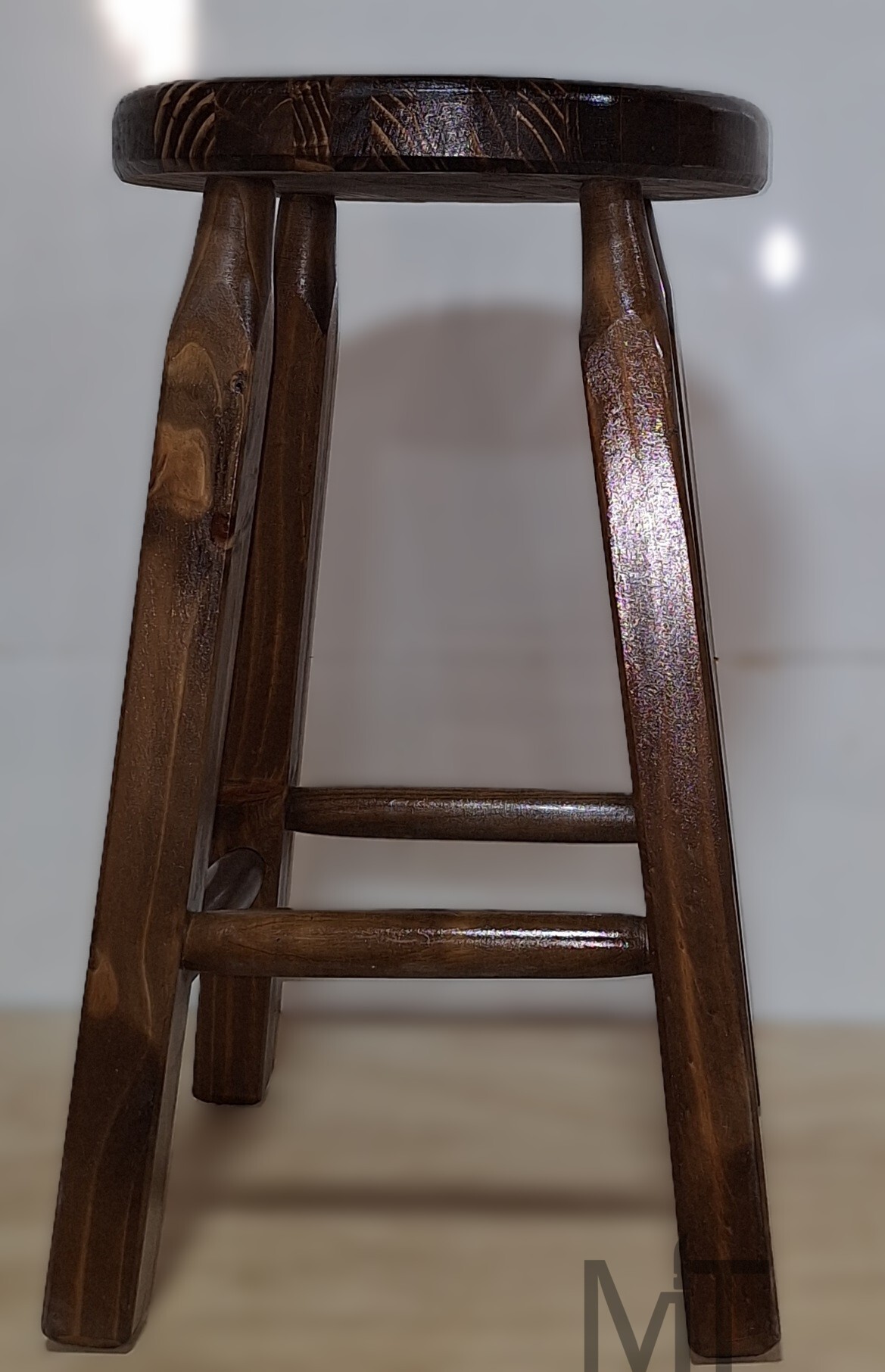 Piso teñido en nogal