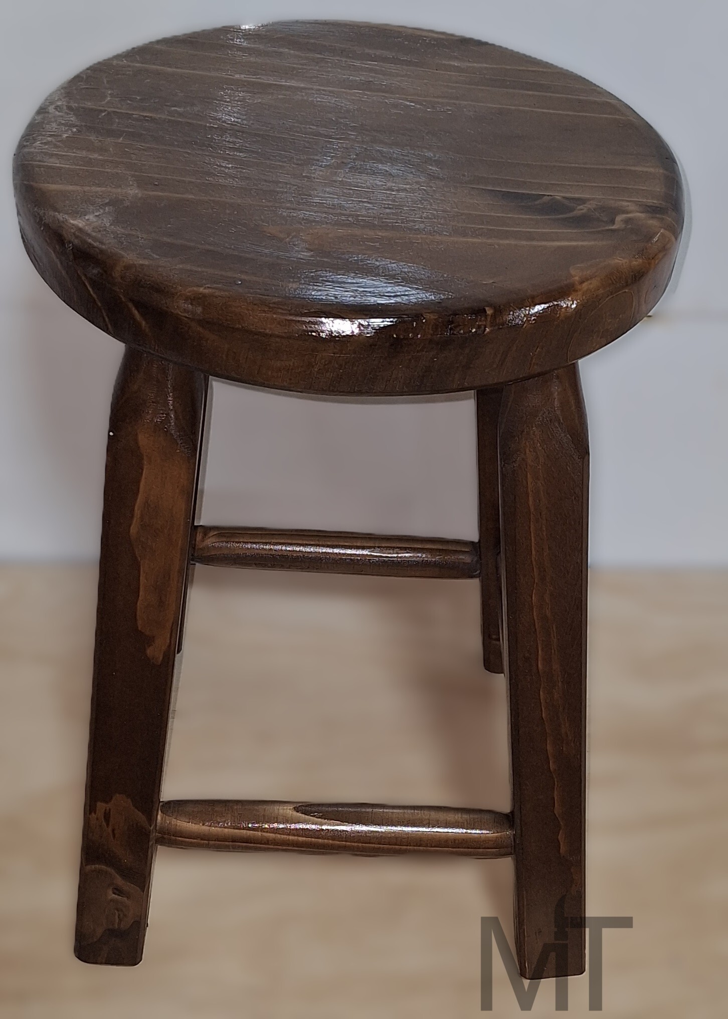 Piso teñido en nogal