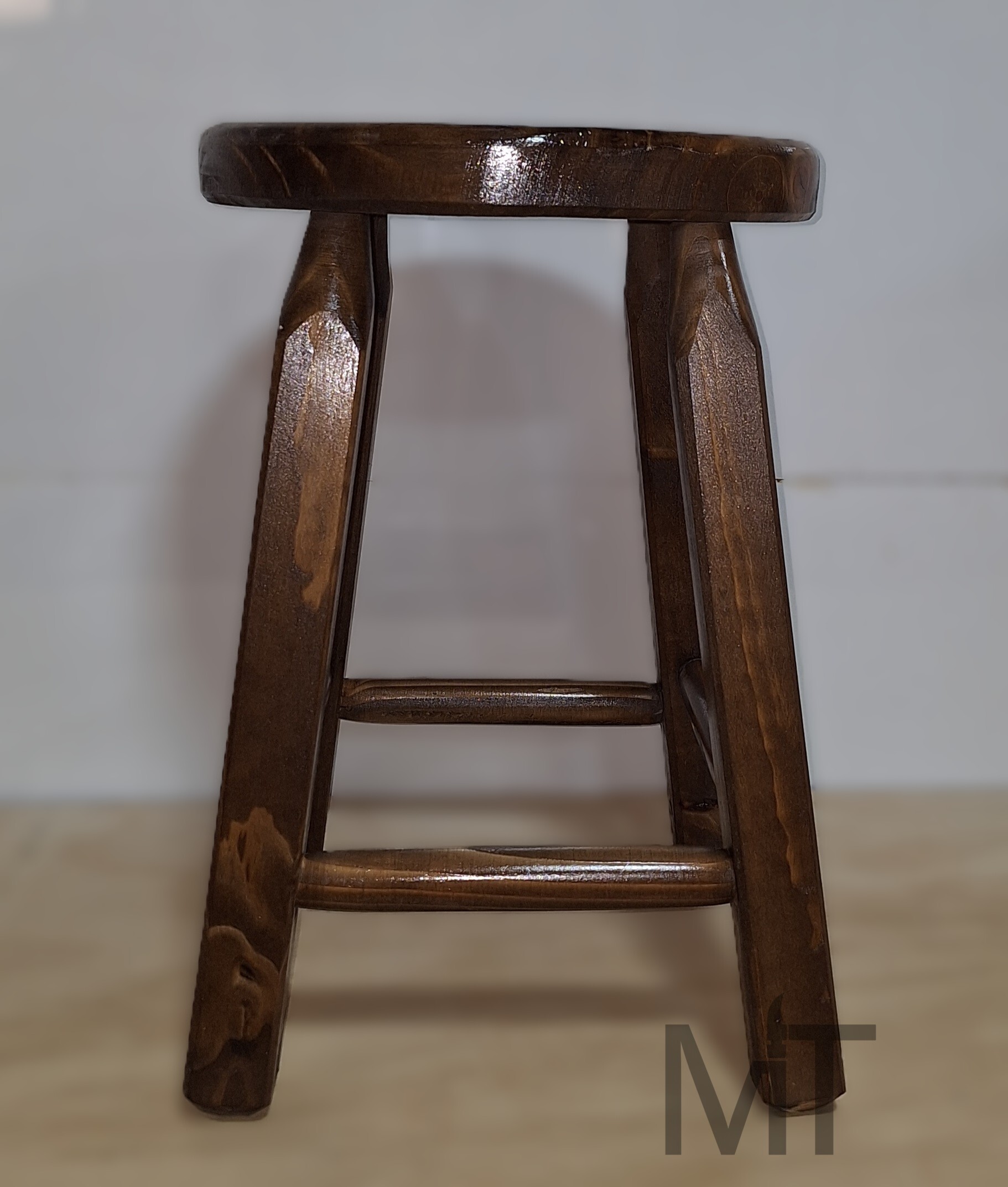 Piso teñido en nogal