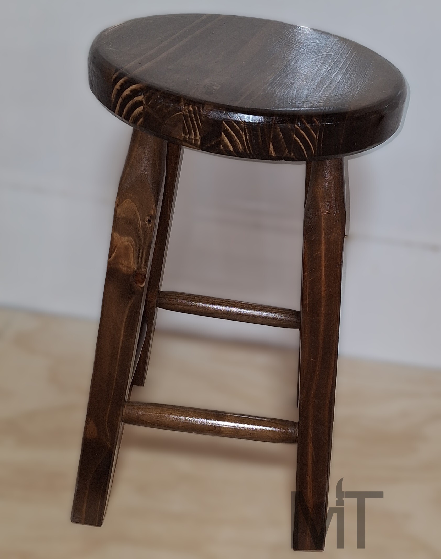 Piso teñido en nogal