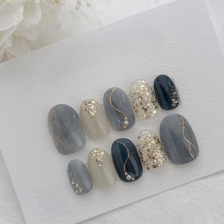Luxury Gray and Gold Press-On Nails