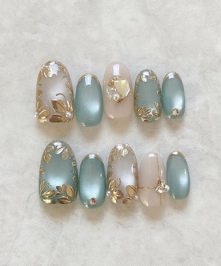 Elegant Floral Press-On Nails