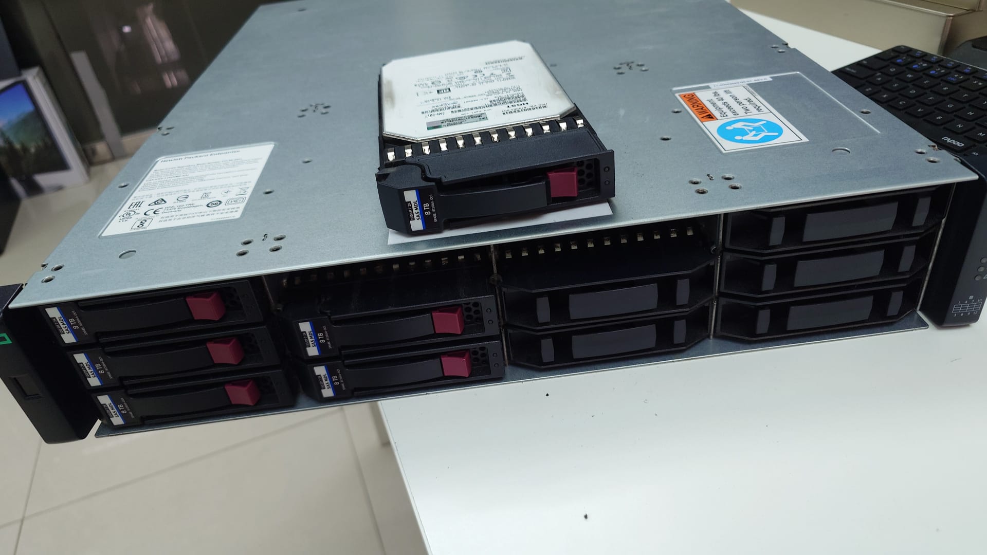 HP MSA2040 San Storage 2x Controller(FC + 10Gb) 3.5" 8TB SAS HS HDD x 6