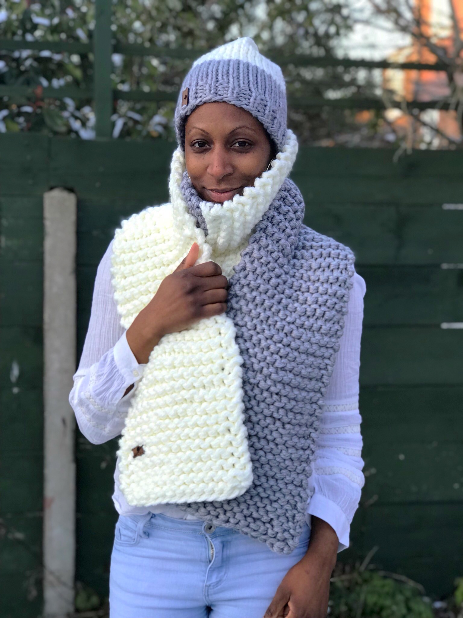 Dual-colour Chunky Knit Scarf and matching beanie set in 100% Luxurious Wool - Grey & White