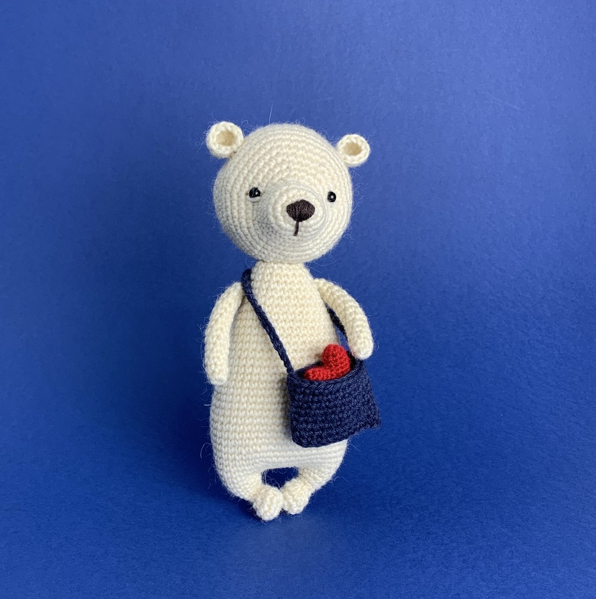 Handmade Crochet Bear Doll with its Bag and a Red Heart in 100% Wool and Alpaca