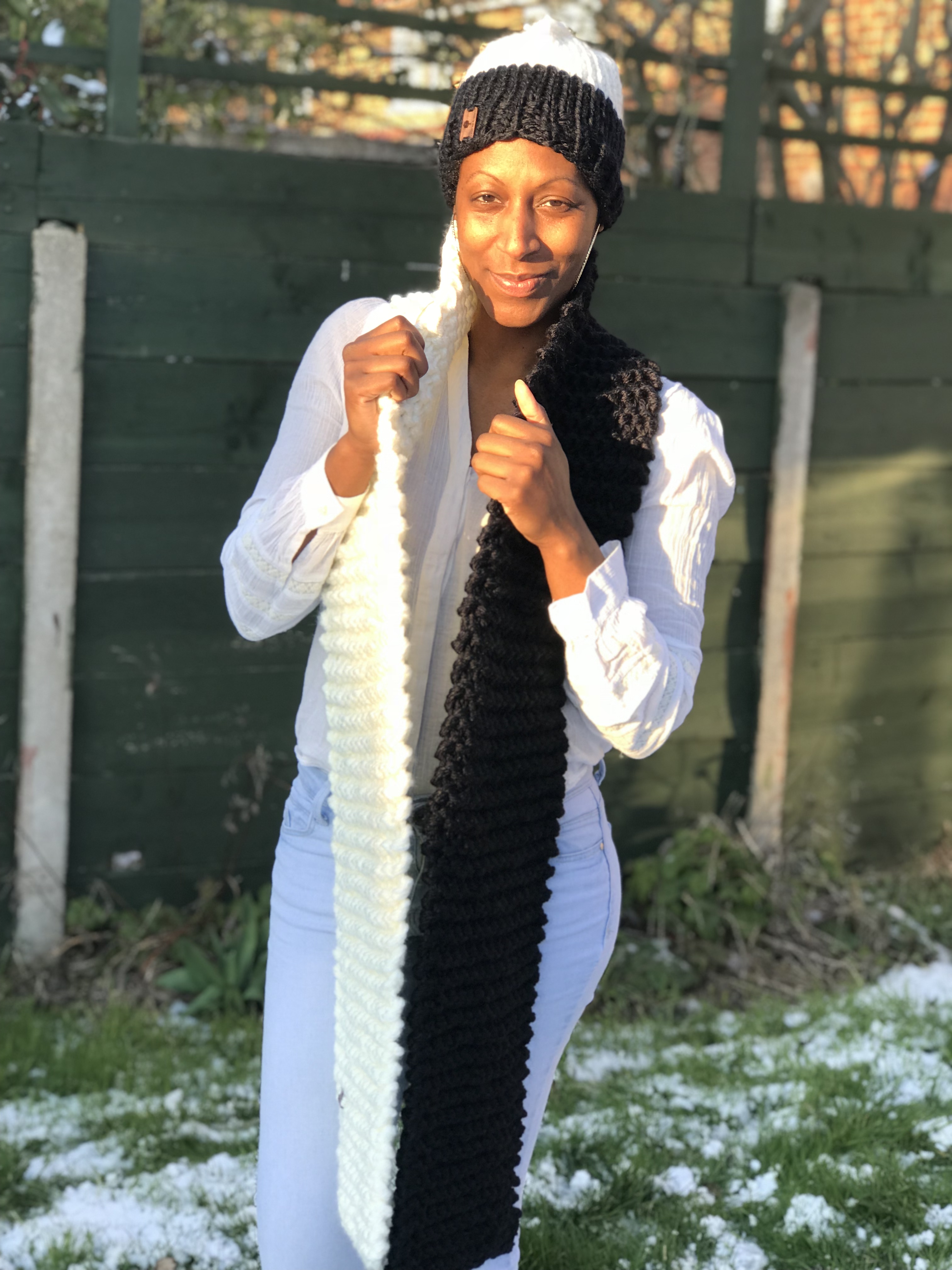 Bi-colour Chunky Knit Scarf and matching beanie set in 100% Luxurious Wool - Black & White