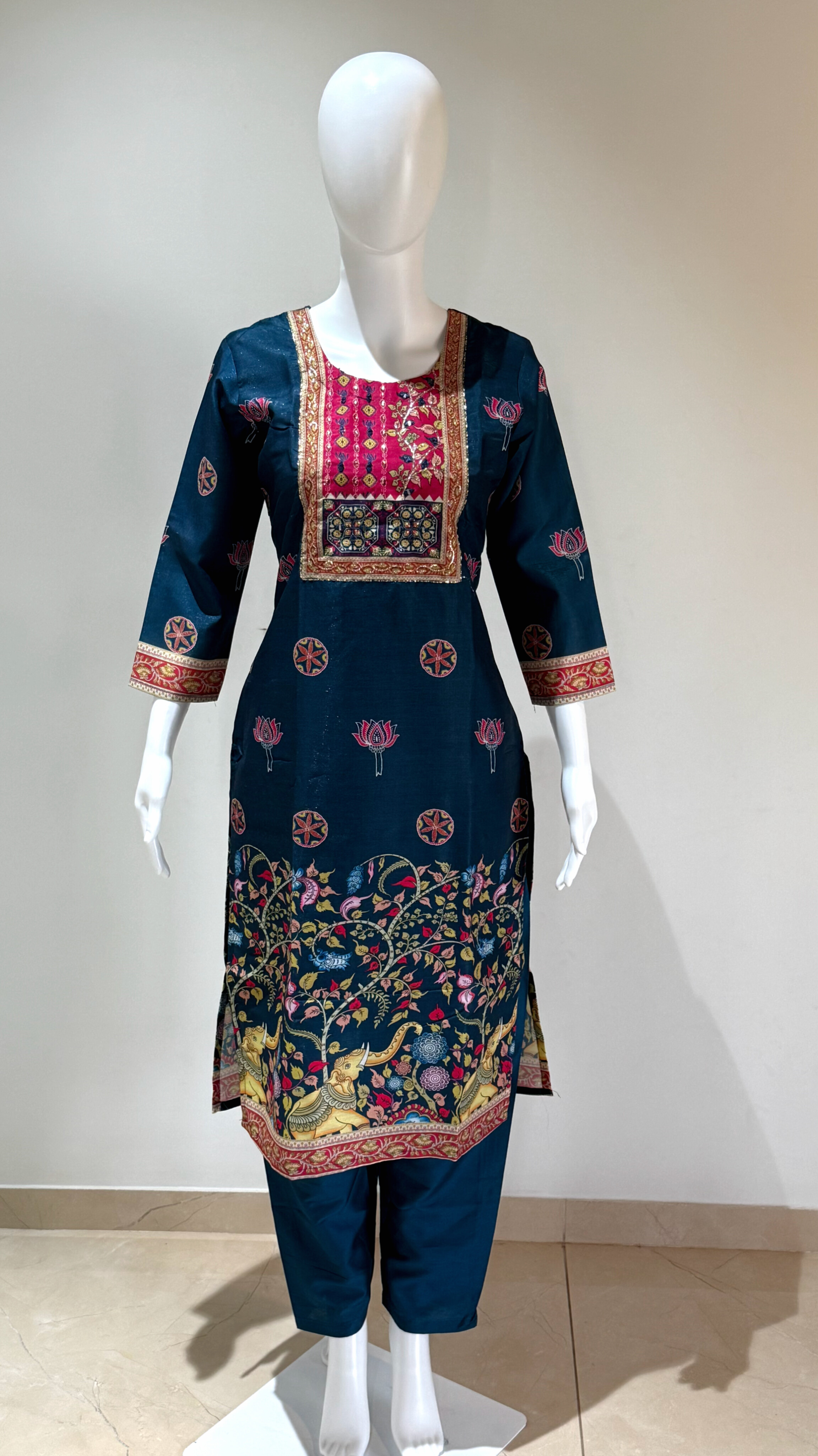 Silk digital print with patch and print highlight work top