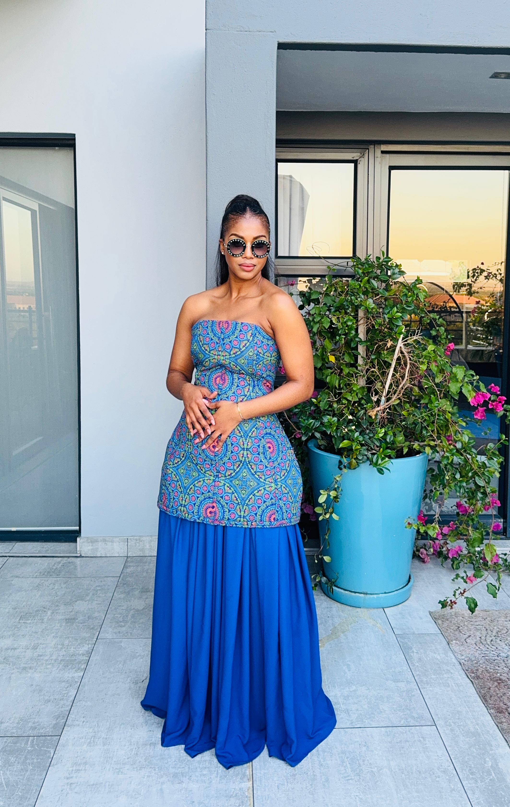 Blue skirt with 3cat print