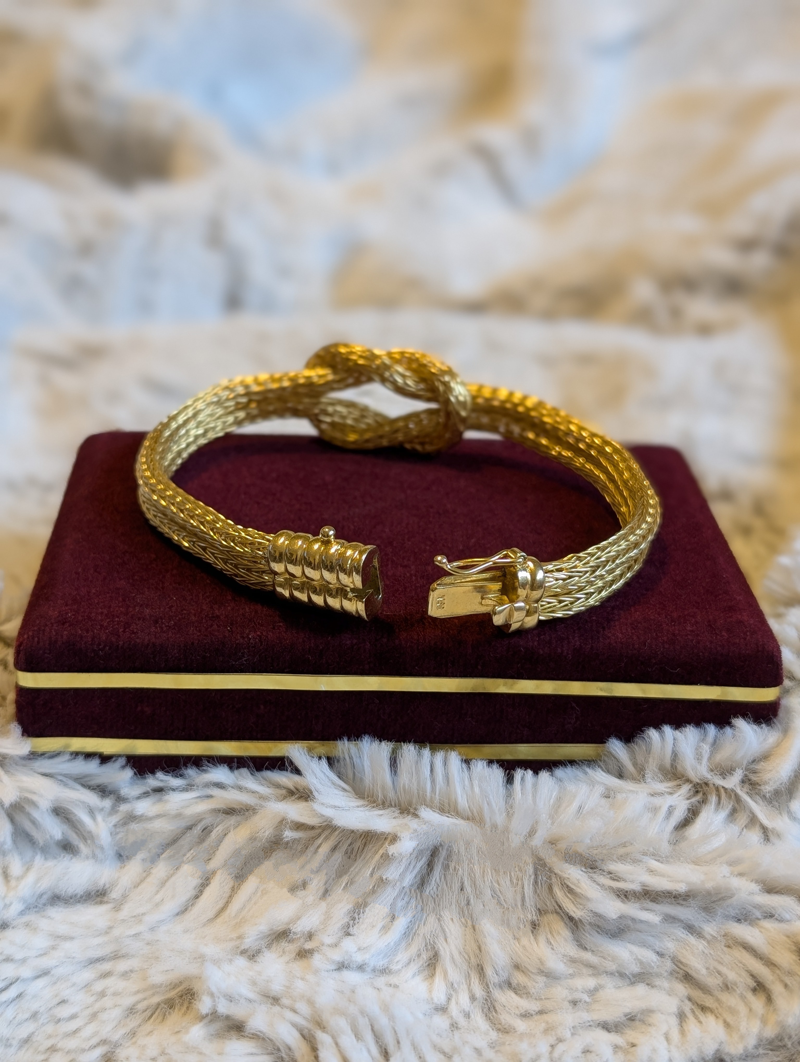 18K Hercules Knot Bracelet