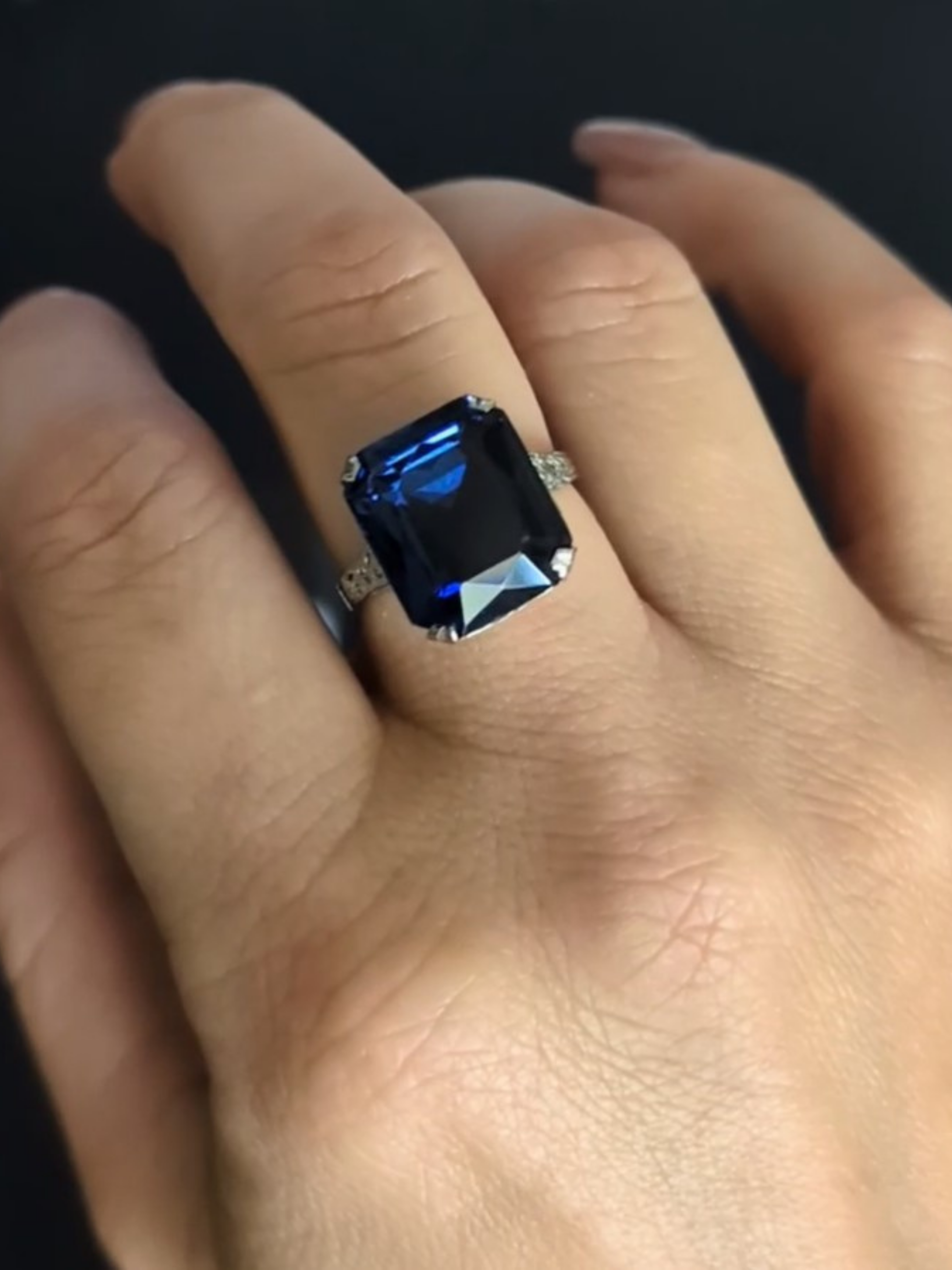 Art Deco 17k White Gold Ring with Blue Gemstone