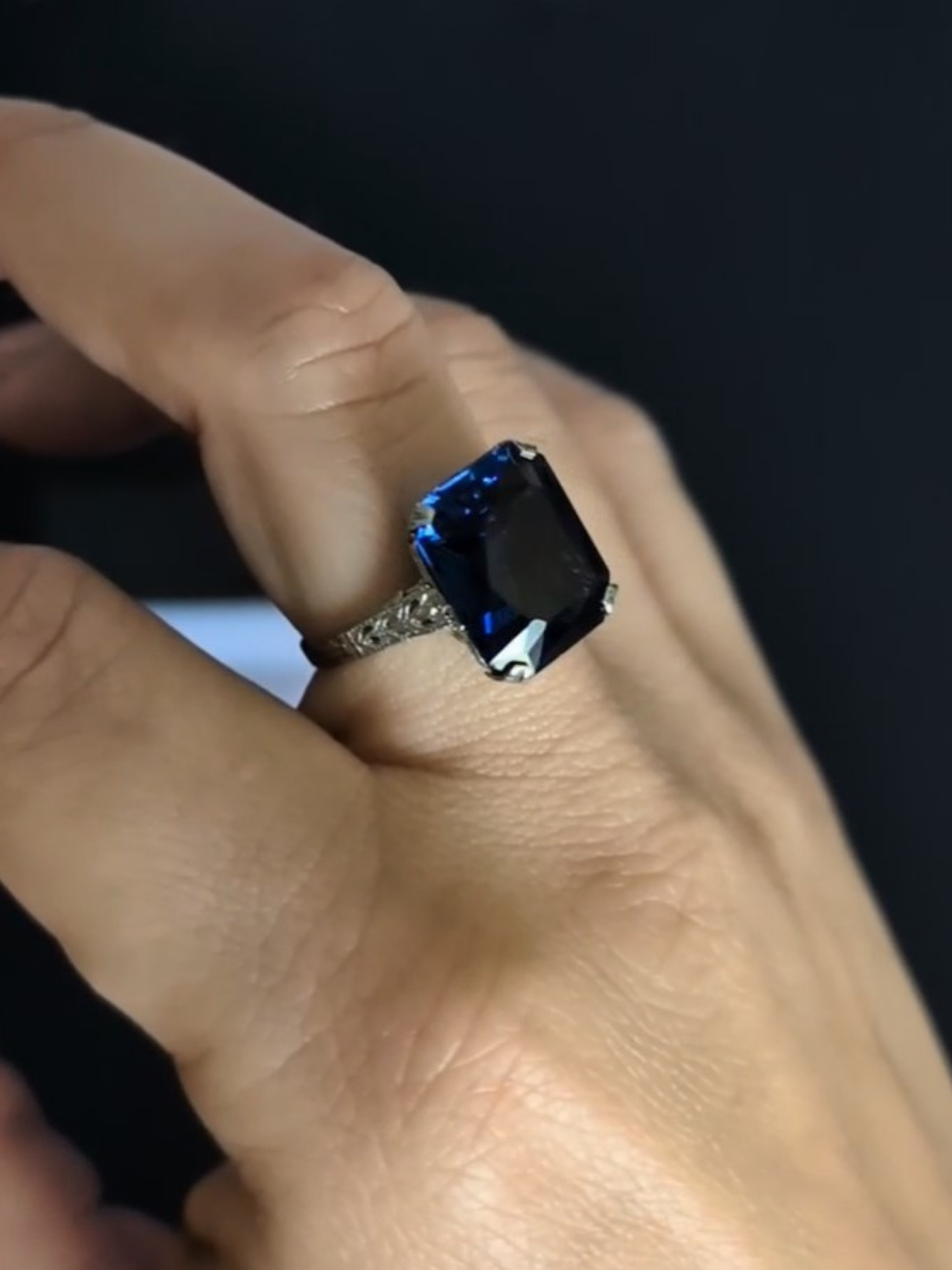 Art Deco 17k White Gold Ring with Blue Gemstone