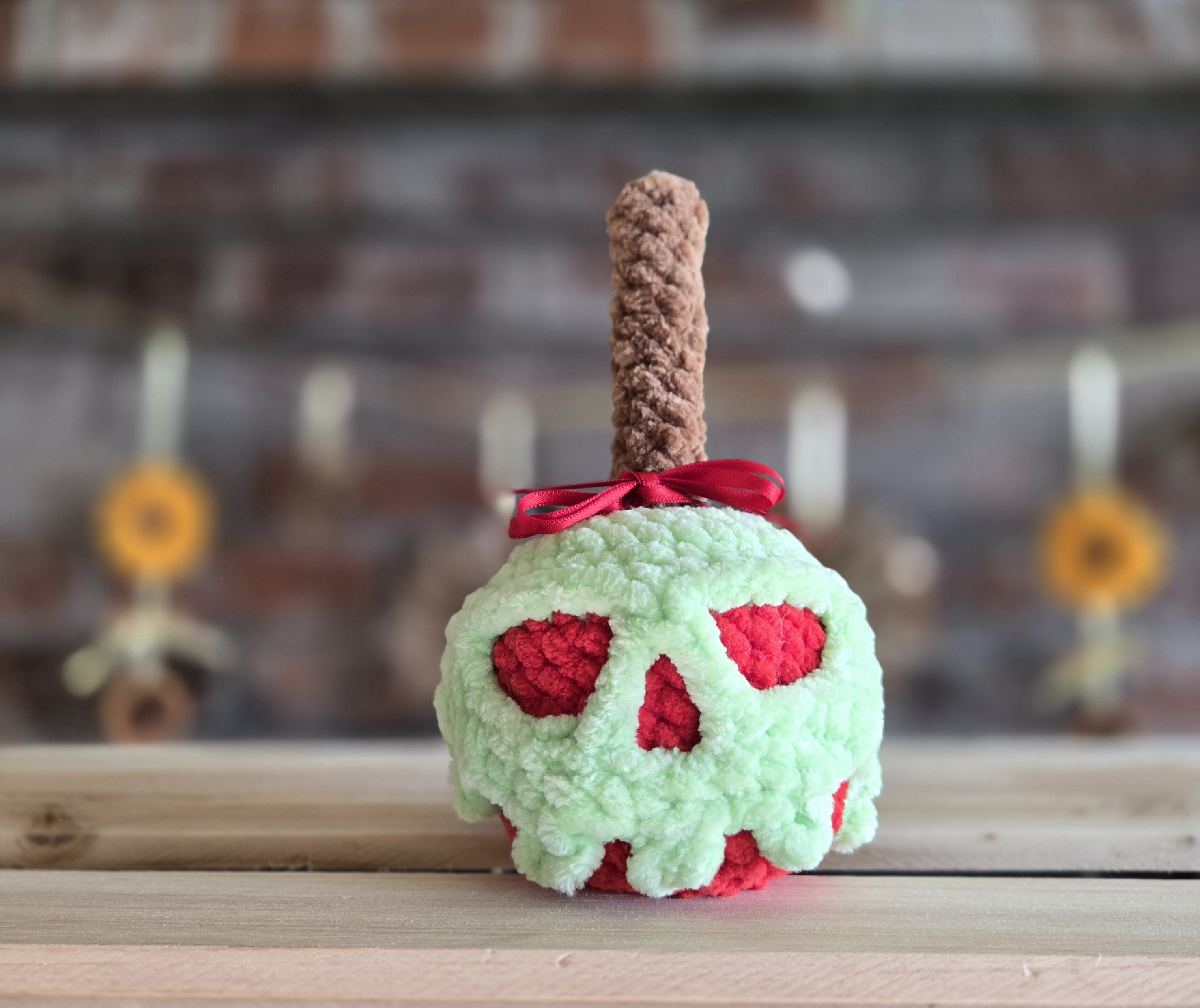 🍏💀 Candied Poison Apple – Velvet Plushie from the Trickster’s Orchard