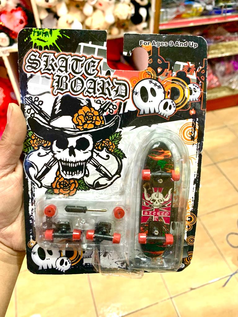 Mini patineta de dedos calaveras
