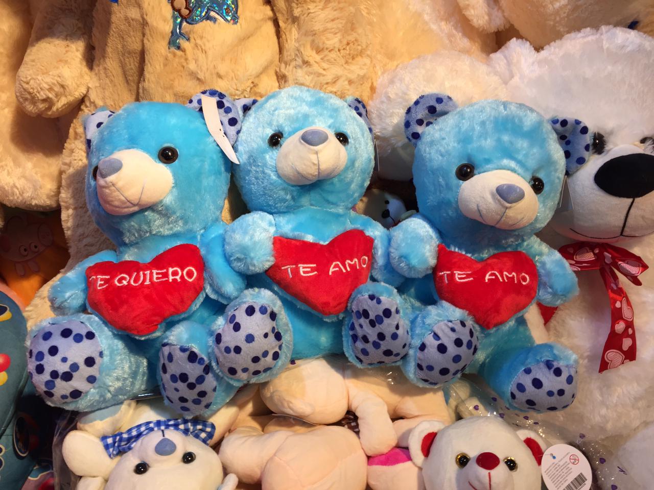 Osos de peluche azul con corazón musical