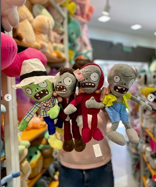 Muñecos de peluche de zombies 30 cms