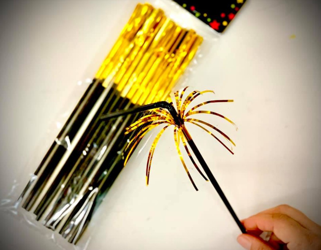 Bombillas decorativas negras con dorado y plateado