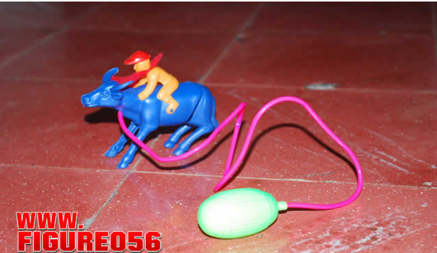 Mini Juguete de buey torito con jinete y lanzador