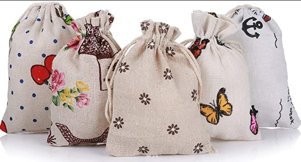 Docena Bolsas Bolsitas de tela estampadas surtidas 18x13 cms