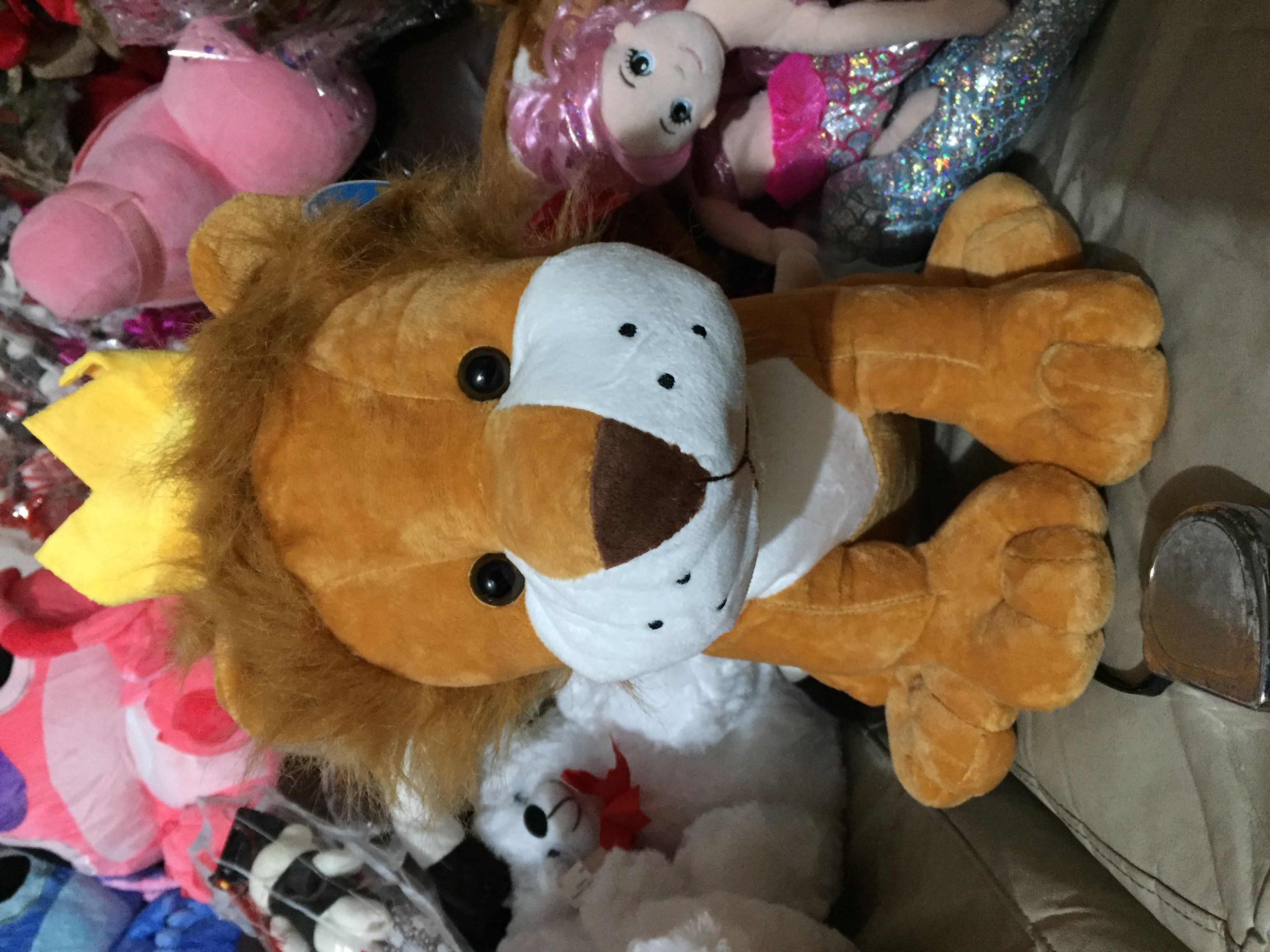 Leones de peluche con corona y musicales 40 cms