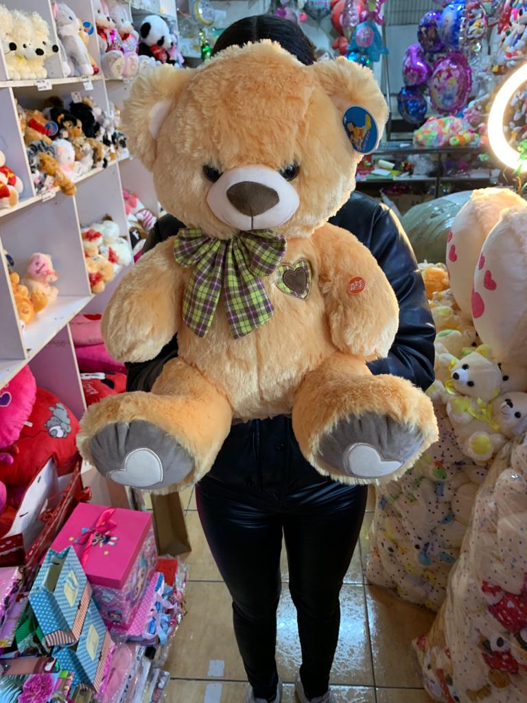 Osos de peluche en tono cafe de 40 cms musical