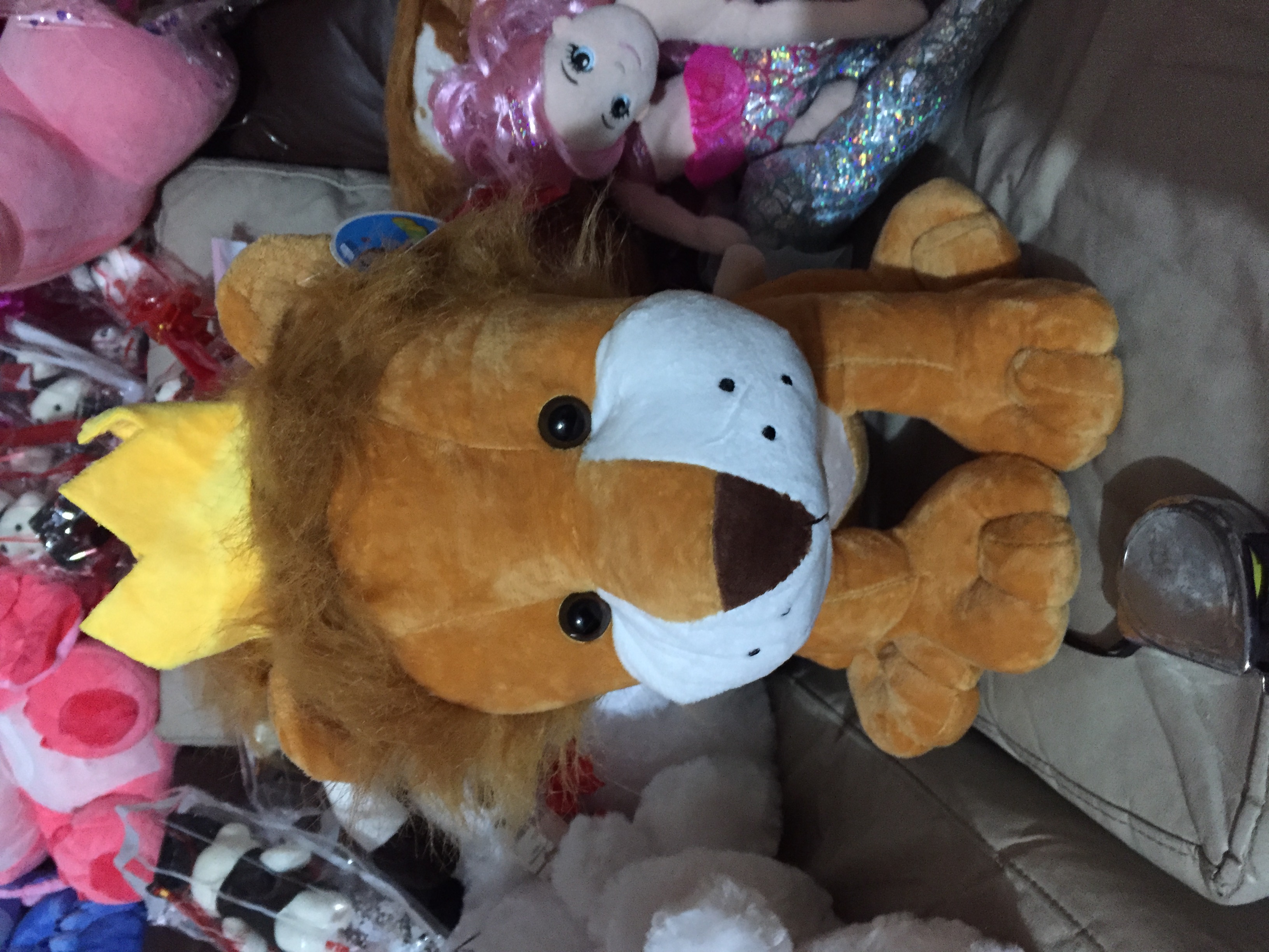 Leones de peluche con corona y musicales 40 cms