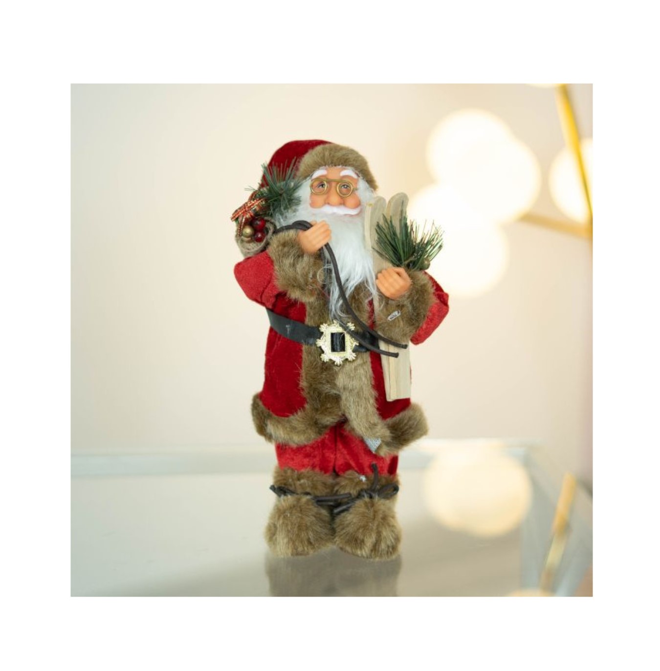 Figura decorativa de Papá Noel Viejito Pascuero Traje rojo y esquies