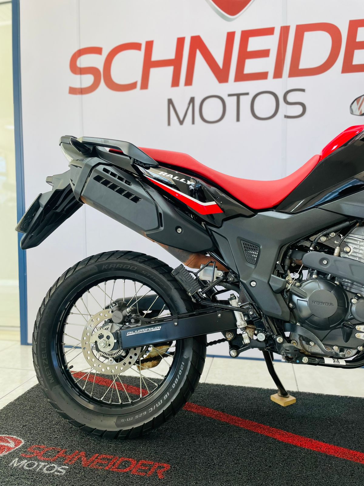 HONDA SAHARA 300 ADVENTURE 2025 