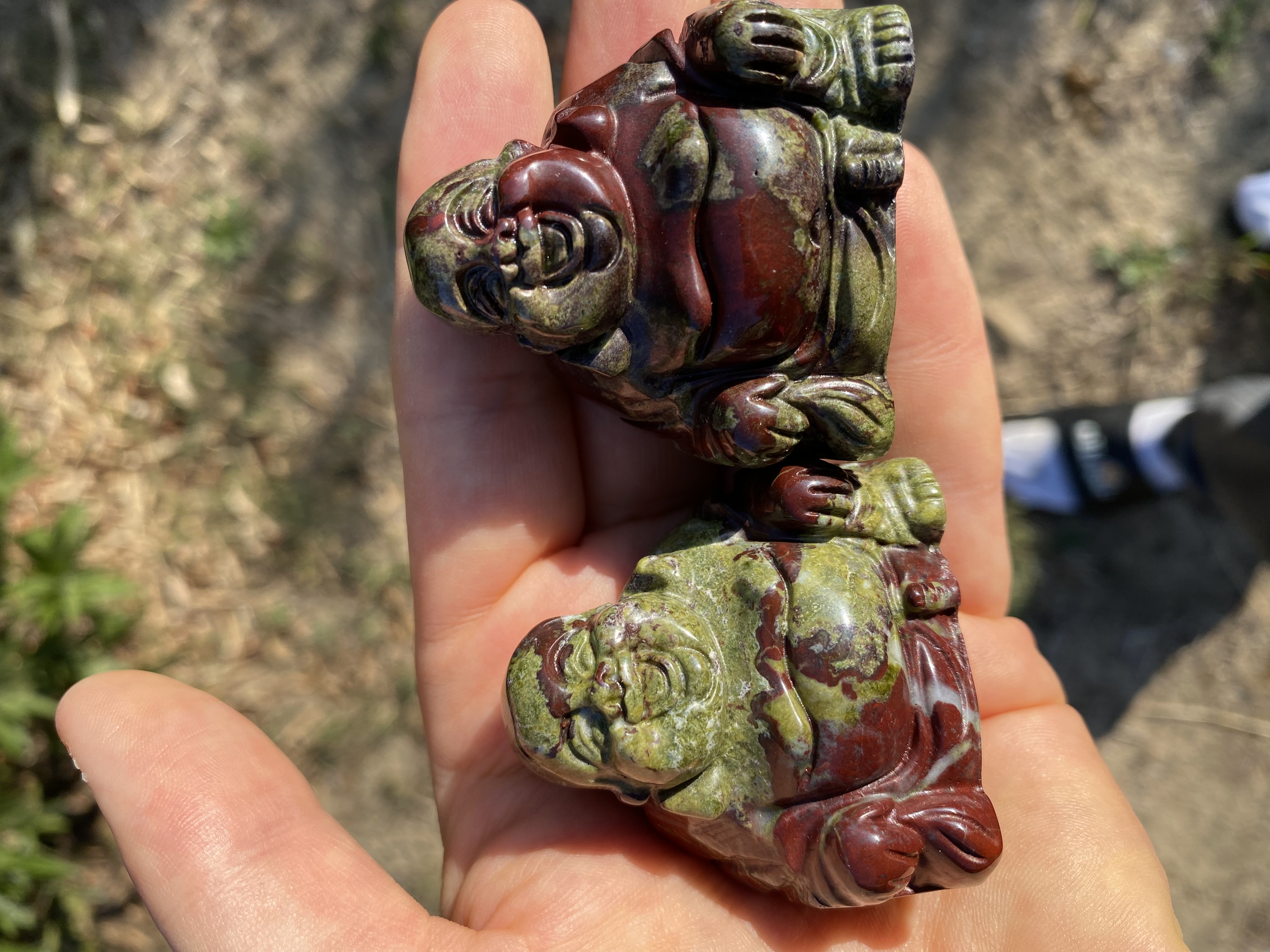 Bouddha en jaspe sang de dragon 