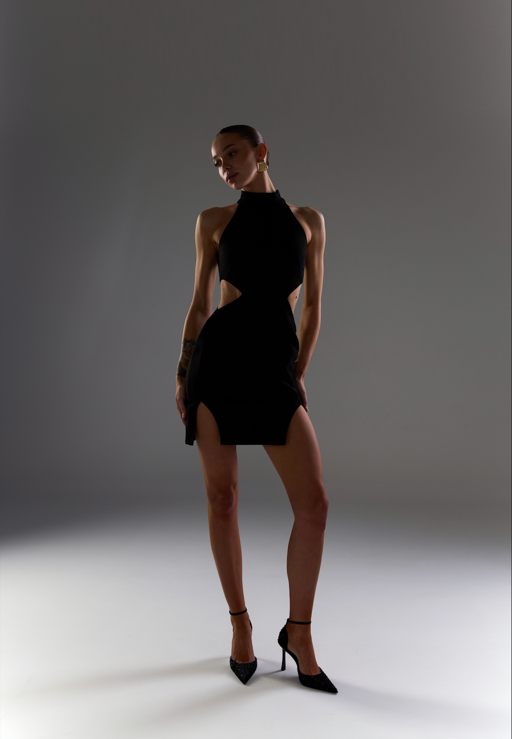 Чорна замшева сукня