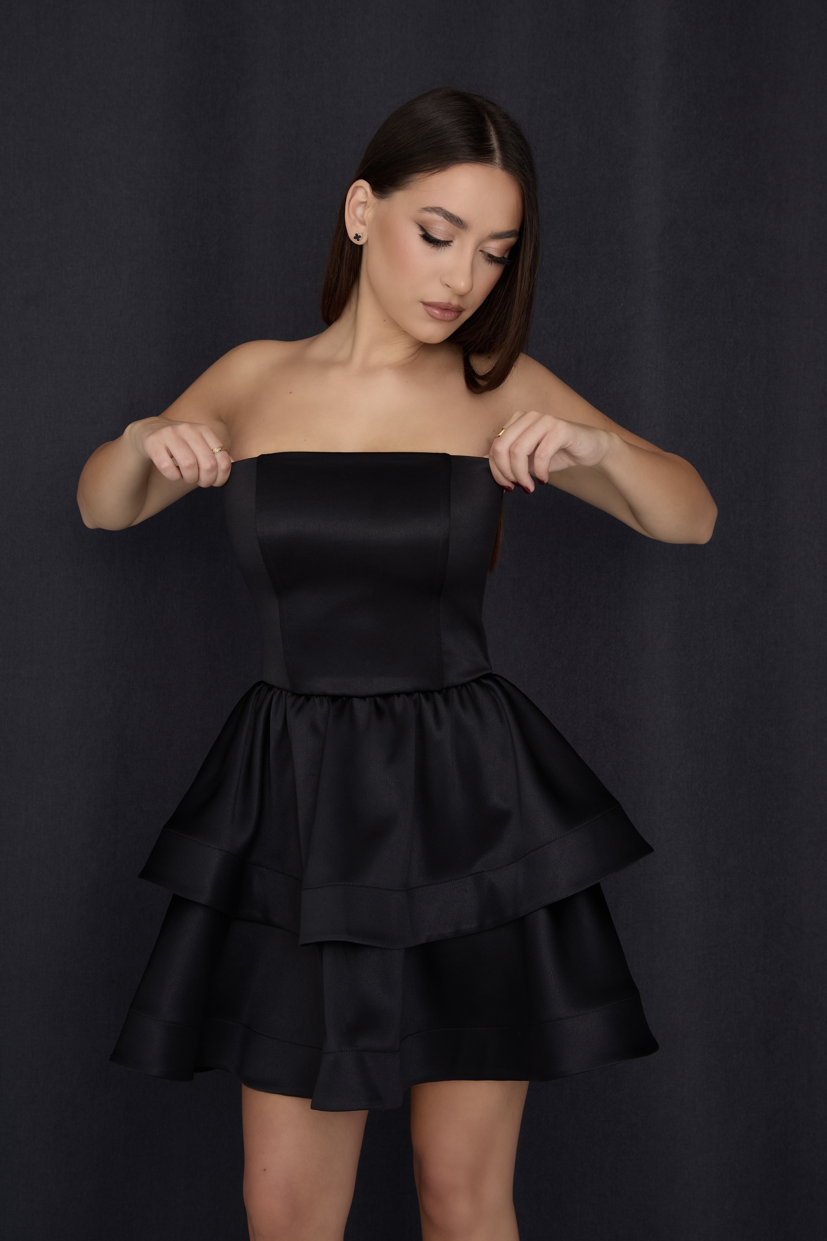 Атласна корсетна сукня