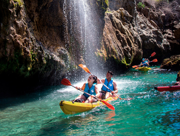 Balade en kayak sur la plage de Nerja