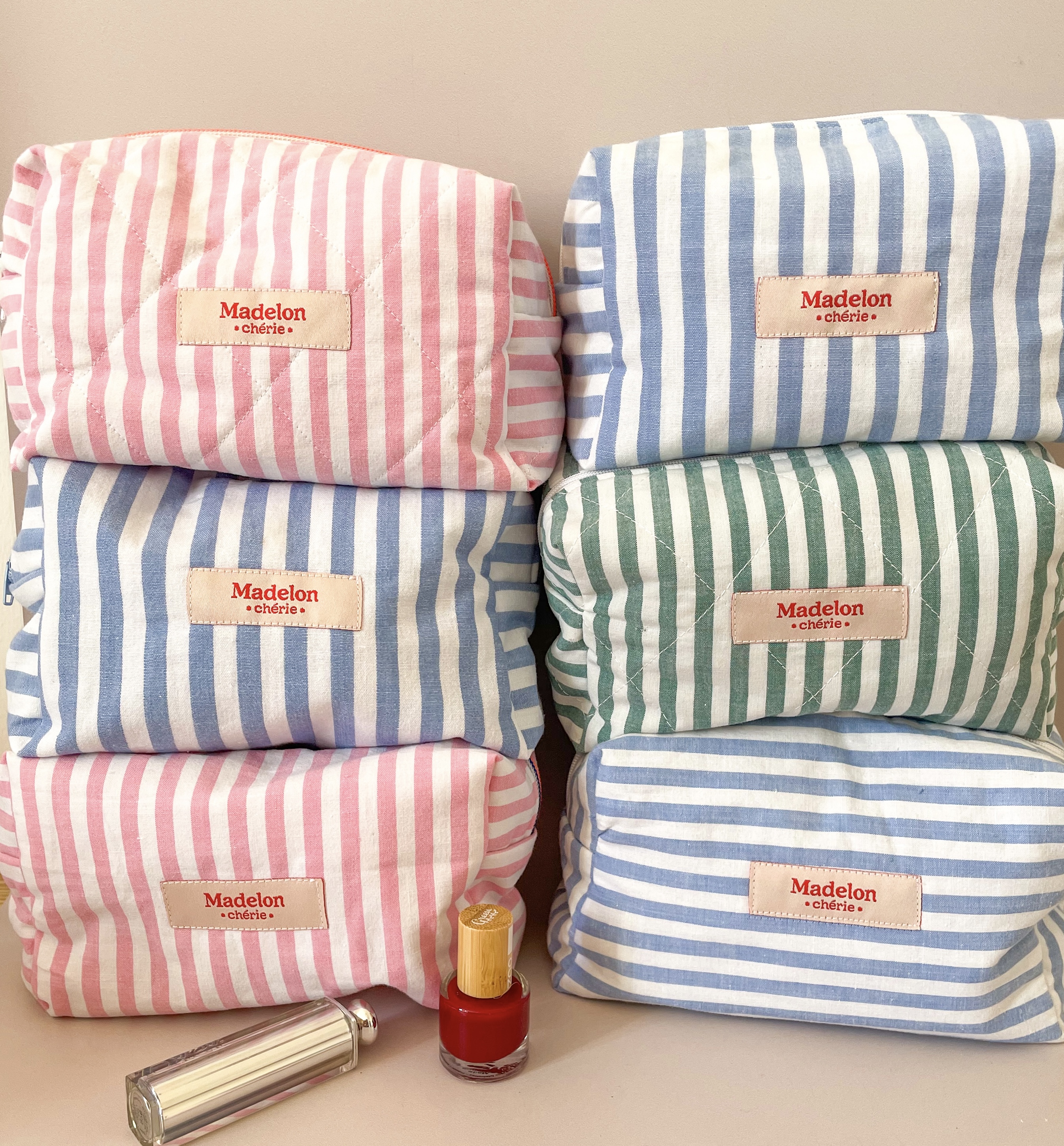 Petite trousse de toilette rayée bleue