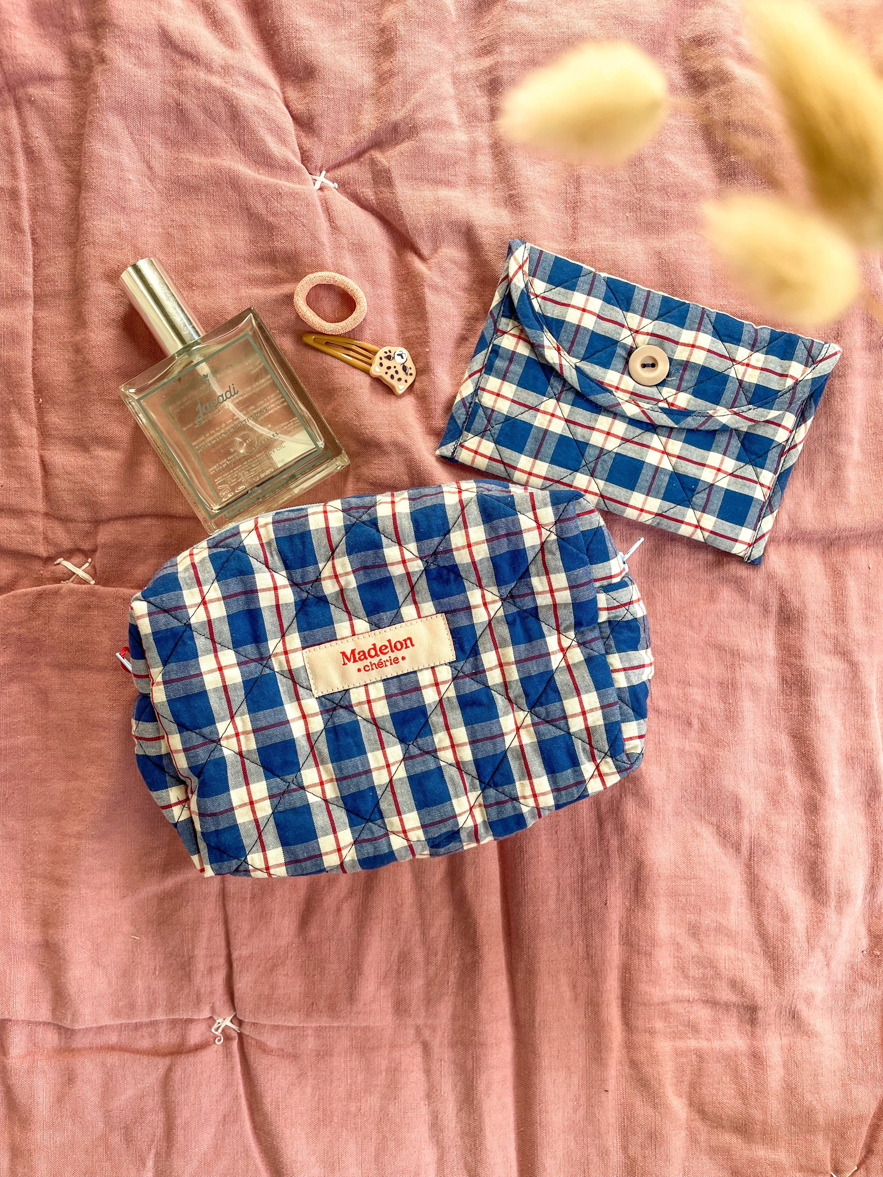 Petite trousse de toilette et petite pochette assortie