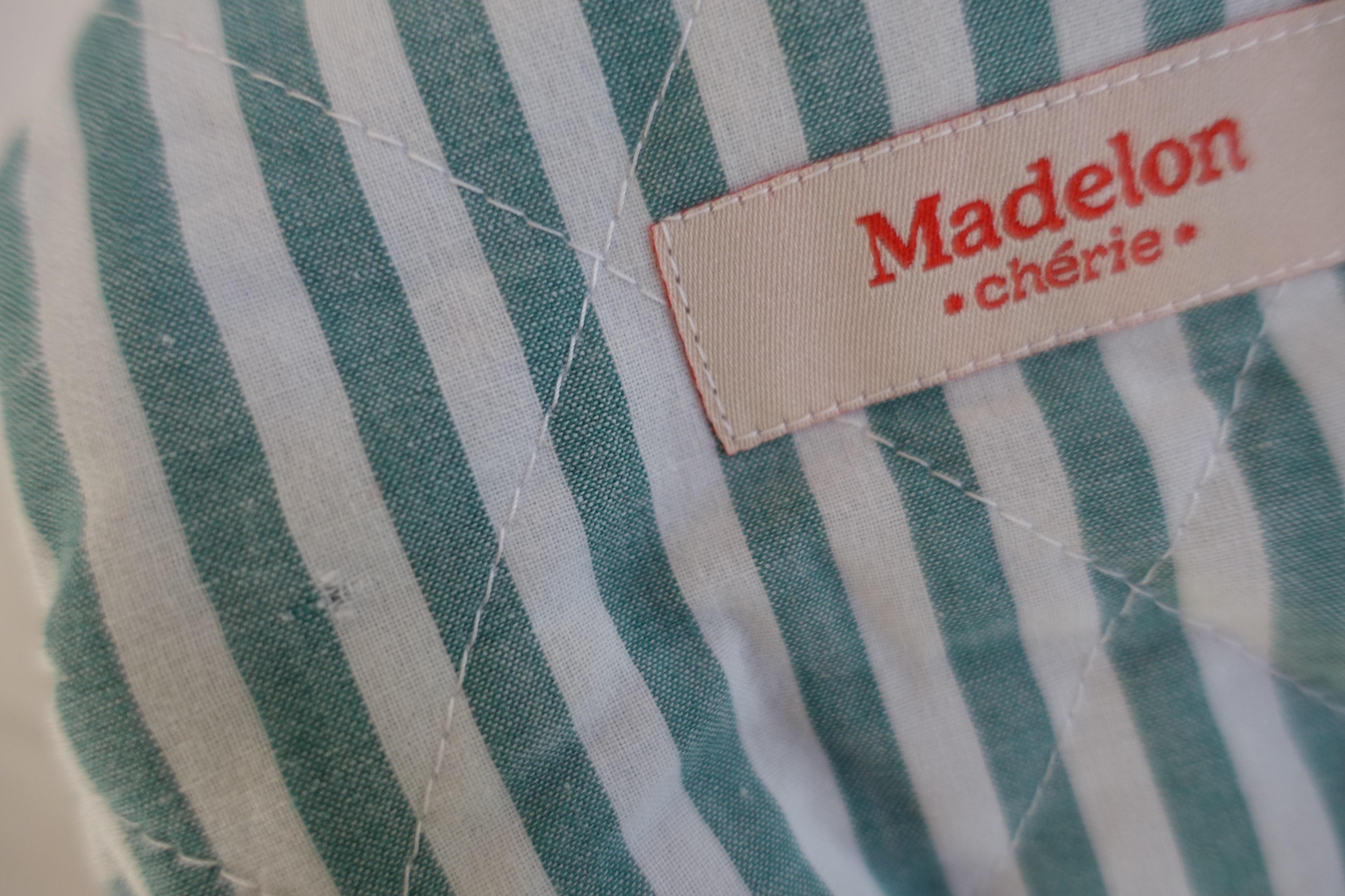 Petite trousse de toilette rayée verte 